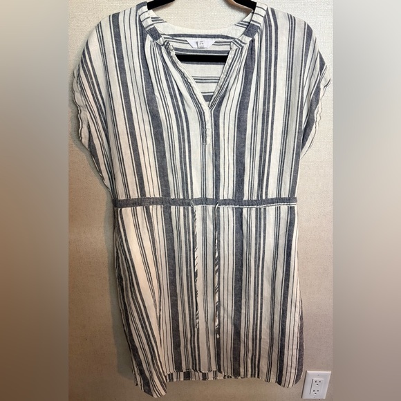 Time and Tru Dresses & Skirts - Time and Tru Navy and White Striped Linen-Blend Dress